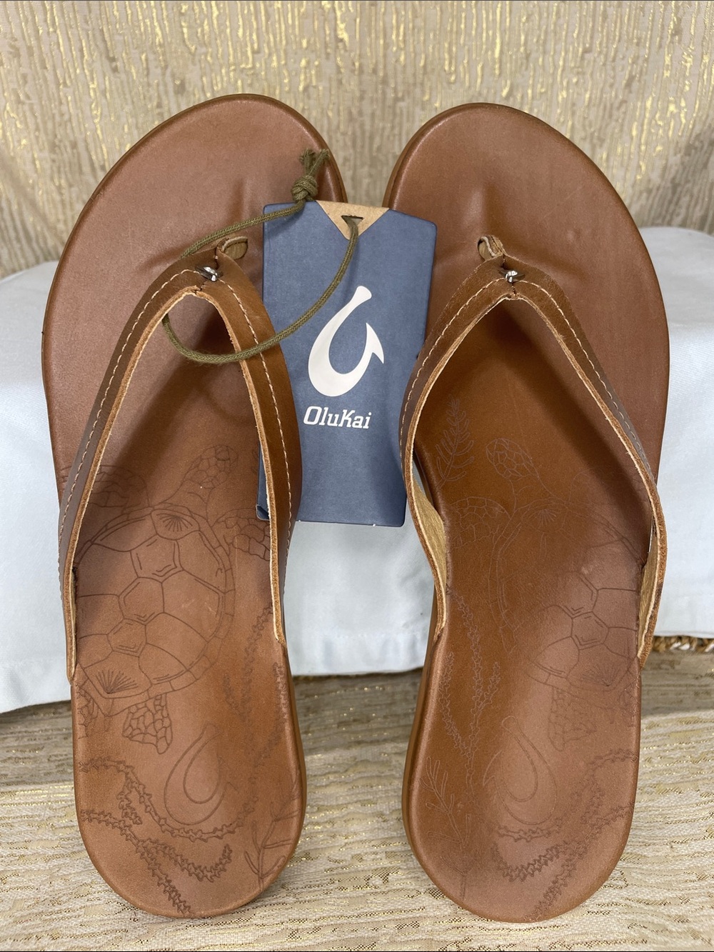 OluKai Honu Brown Leather Flip Flops with Turtle Insole Art New Sz 8